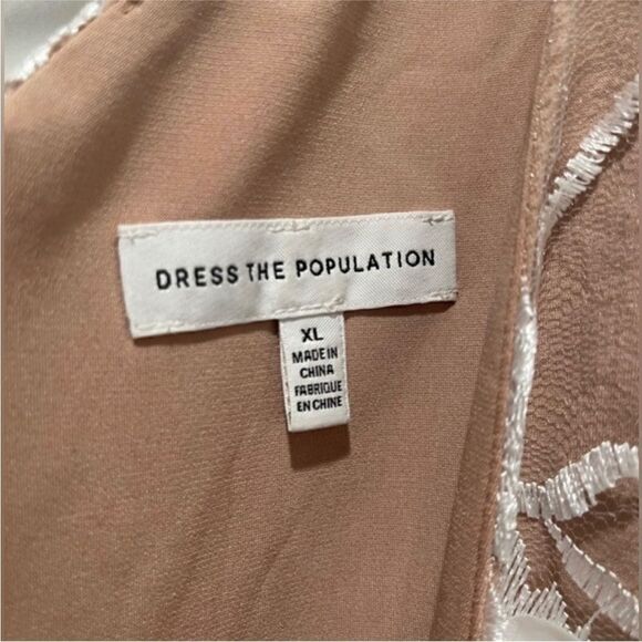 Dress the Population NWT Sidney A-line Peekaboo
Gown In White/Nude Size XL - Picture 12 of 14